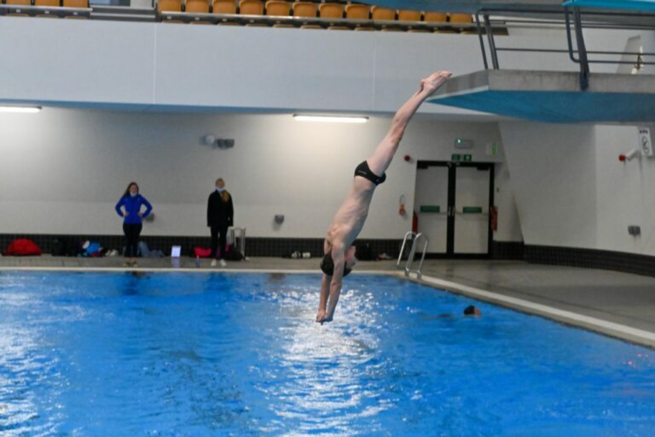 Noah diving